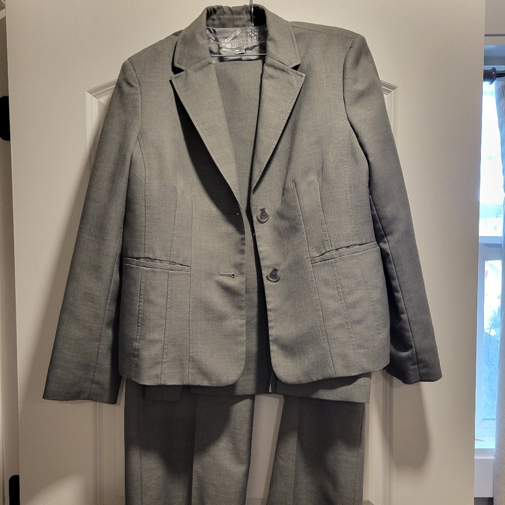 Kasper suit